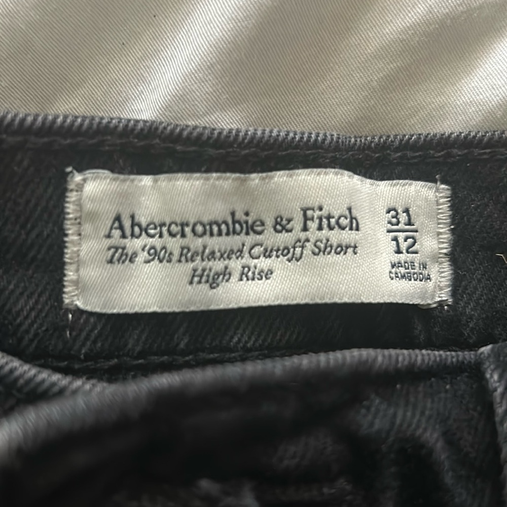 Abercrombie & Fitch the 90’s Relaxed Cutoff Short High Rise 31/12